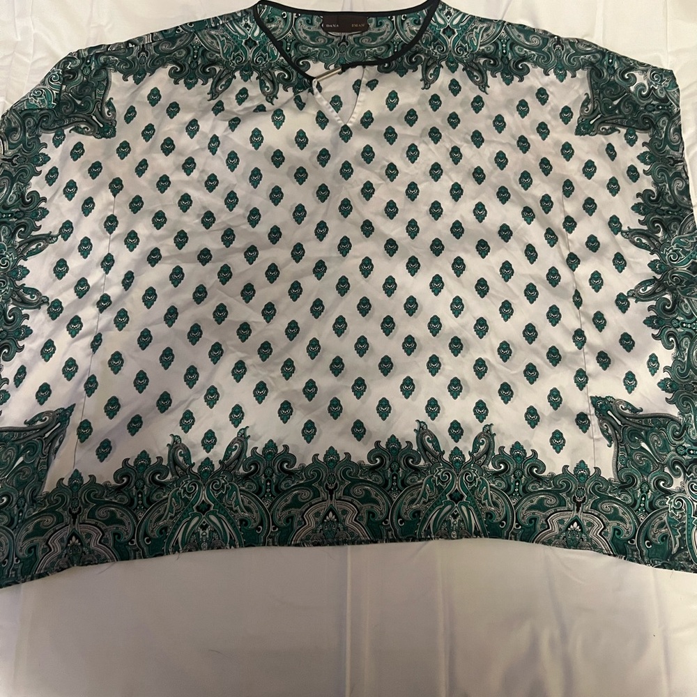 Elegant Green and White Women's Top